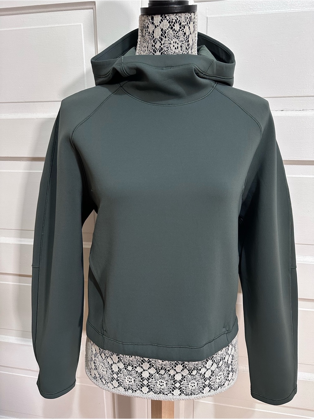 Lululemon AirWrap Pullover Hoodie Size 4 Smoked Spruce Green $128